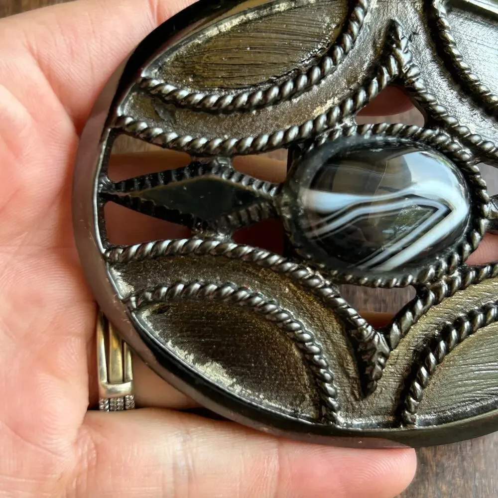 Leatherock women’s black metal belt buckle with black and white agate stone